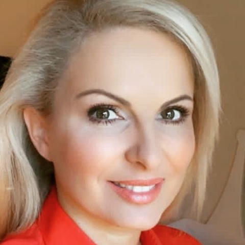 Η δημοσιογράφος Μάγδα Τσέγκου