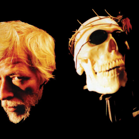 Κεφάλη άνδρα και κρανίο σε μαύρο φόντο