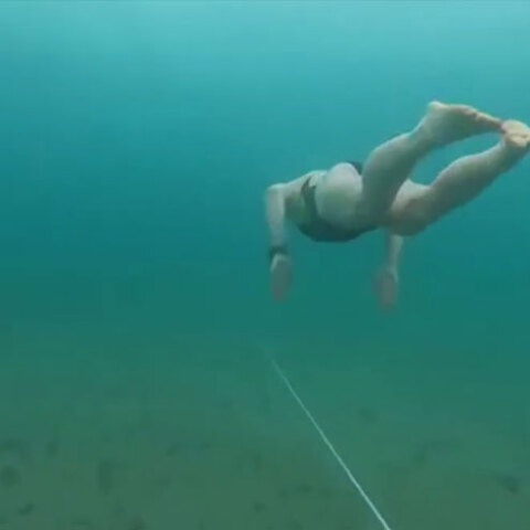 Εκατερίνα Νεκράσοβα, η 40χρονη που διένυσε 85 μέτρα κάτω από την παγωμένη λίμνη Βαϊκάλη με μια ανάσα χωρίς στολή κατάδυσης