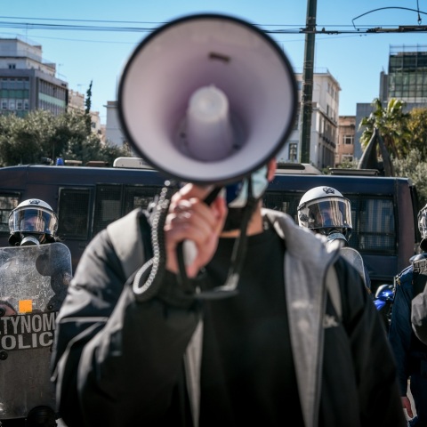 Διαδηλωτής με ντουντούκα 