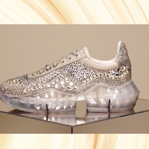 Τακούνια τέλος! Μόνο σνίκερς!