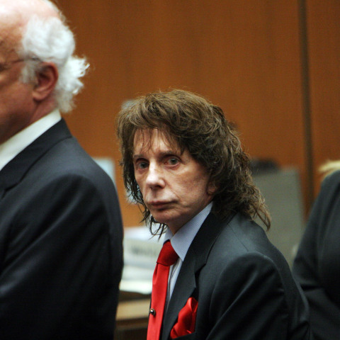 Φιλ Σπέκτορ, 1939 – 2021: Αναδρομή στον τρικυμιώδη βίο του μουσικού παραγωγού που μεταμόρφωσε τον ήχο της ποπ, αλλά πέθανε ατιμασμένος στη φυλακή