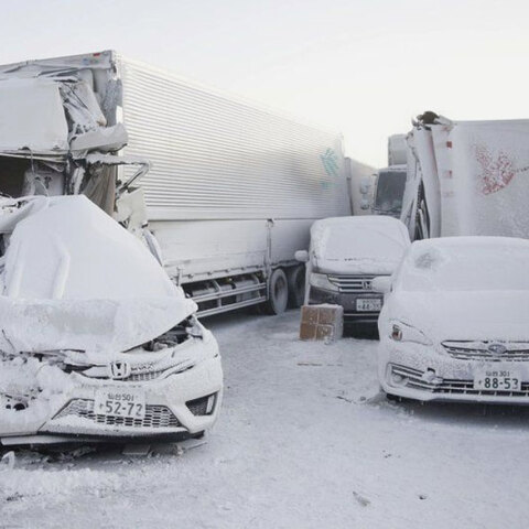 Φονική καραμπόλα με 130 οχήματα στην Ιαπωνία εν μέσω χιονοθύελλας
