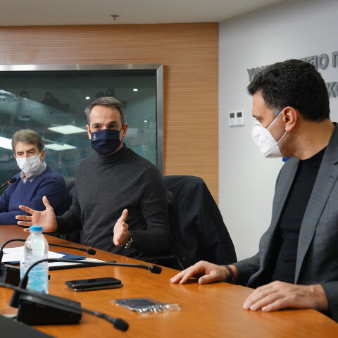 Ο πρωθυπουργός Κυριάκος Μητσοτάκης στη σύσκεψη για την πορεία των εμβολιασμών κατά του κορωνοϊού στην Ελλάδα