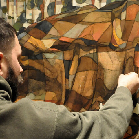 «Αφαιρώντας μου τα τελευταία δικαιώματα»: Πίνακας του Σταμάτη Λάσκου με γήινα χρώματα που απεικονίζει μια γυναίκα