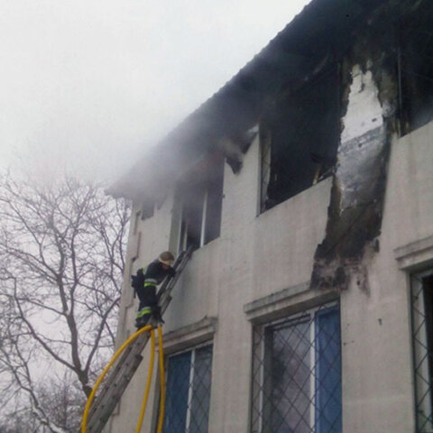 Ουκρανία: Στάχτη και αποκαΐδια σε γηροκομείο στο Χάρκοβο μετά τη φονική πυρκαγιά