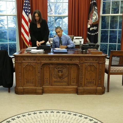Ο Μπάρακ Ομπάμα ως Πρόεδρος των ΗΠΑ στο Resolute Office στο Οβάλ Γραφείο