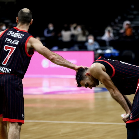 Euroleague: Ιδανικός αυτόχειρας ο Ολυμπιακός, ηττήθηκε με 81-79 από την Ζαλγκίρις στο Κάουνας και έμεινε πίσω στη μάχη για την 8άδα.