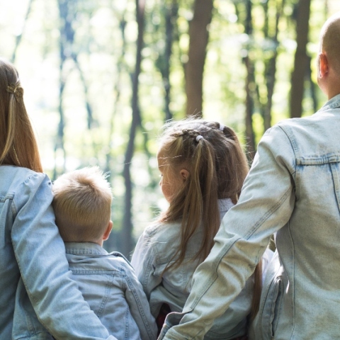 Ζευγάρι με δύο παιδιά