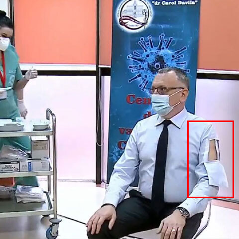 Ο Σορίν Σιμπεάνου, υπουργός Παιδείας στη Ρουμανία, και το viral πουκάμισό του λίγο πριν εμβολιαστεί για κορωνοϊό