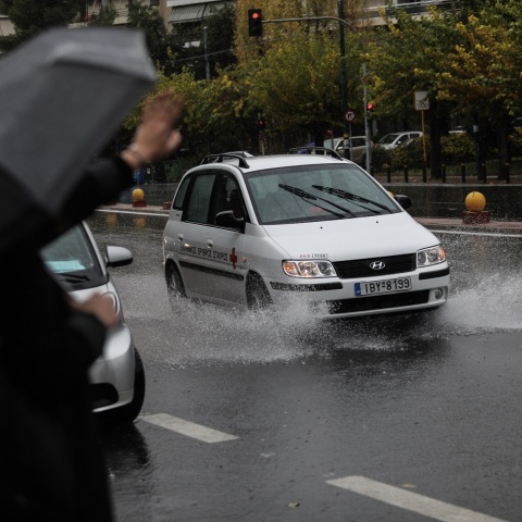 Διαδοχικά κύματα κακοκαιρίας θα πλήξουν τη χώρα τις προσεχείς ημέρες. Ποιες περιοχές θα δοκιμαστούν, σύμφωνα με την πρόγνωση του Εθνικού Αστεροσκοπείου Αθηνών