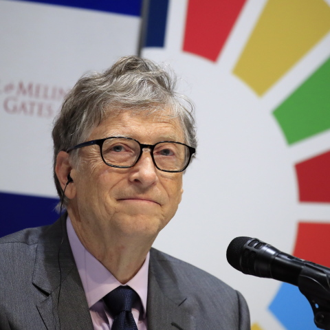 Την πρώτη δόση του εμβολίου κατά του κορωνοϊού έκανε ο συνιδρυτής της Microsoft και τρίτος πλουσιότερος άνθρωπος στον πλανήτη, Μπιλ Γκέιτς