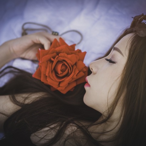 Τι δεν πρέπει να κάνεις στα μαλλιά σου πριν κοιμηθείς