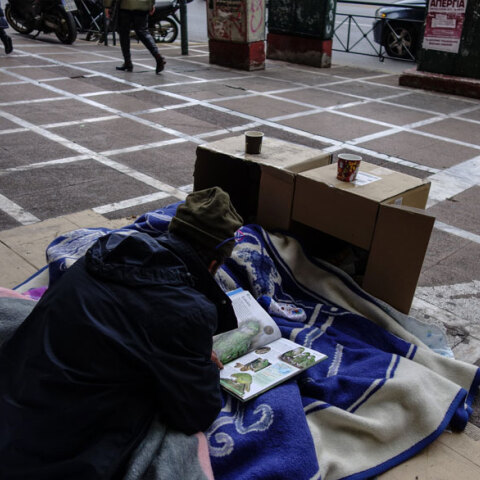 Άστεγος στο κέντρο της Αθήνας