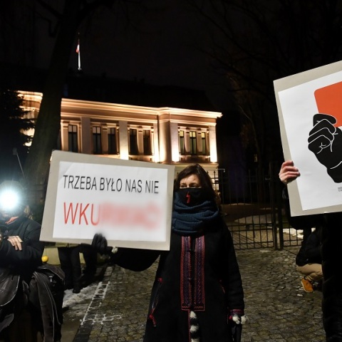 Στιγμιότυπο από τις διαμαρτυρίες κατά της απόφασης του Συνταγματικού Δικαστηρίου