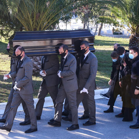 Εικόνα από την κηδεία του Σήφη Βαλυράκη