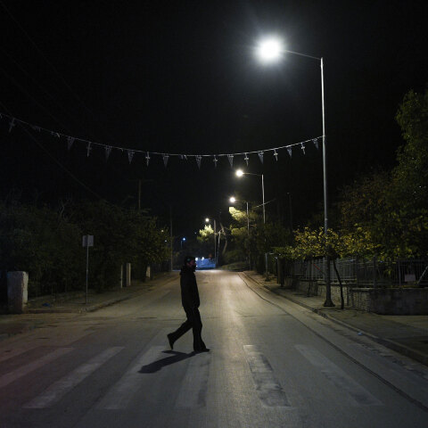 Απαγόρευση κυκλοφορίας για τον κορωνοϊό - Ξεκινά στις 18.00 για τις «κόκκινες» περιοχές, με εξαίρεση την Αττική