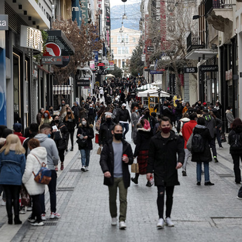 ΑΥΞΗΜΕΝΗ Η ΕΜΠΟΡΙΚΗ ΚΙΝΗΣΗ ΣΤΗΝ ΟΔΟ ΕΡΜΟΥ
