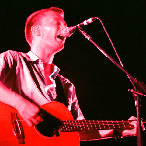 Στιγμιότυπο από τη συναυλία των Radiohead στο Θέατρο Λυκαβηττού στην Αθήνα το 2000