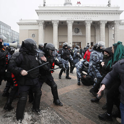 Διαδηλωτές αντιμέτωποι με αστυνομικούς στη Μόσχα - Ζήτησαν την απελευθέρωση του Αλεξέι Ναβάλνι