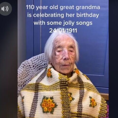 Η 110χρονη που έχει γίνει viral 