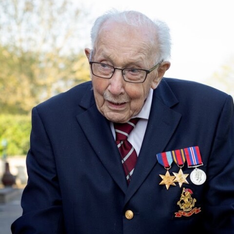 Ο Σερ Τομ Μουρ