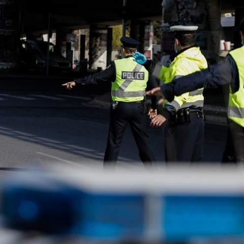 Έλεγχοι από αστυνομικούς για τα μέτρα αποφυγής της διάδοσης του κορωνοϊού