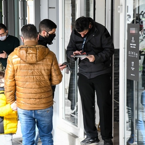 Καταστήματα εξυπηρετούν τους καταναλωτές μέσω click away