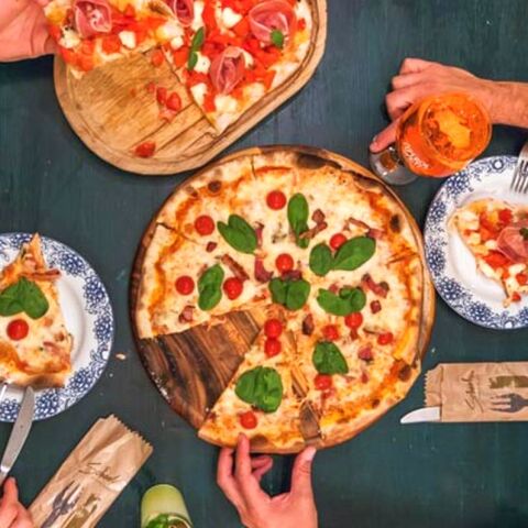 Πίτσα από το School Pizza Bar