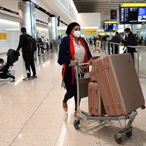 Αφίξεις σε αεροδρόμιο της Βρετανίας