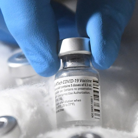 Κορωνοϊός - COVID-19 - Βρετανία - Εμβόλιο 