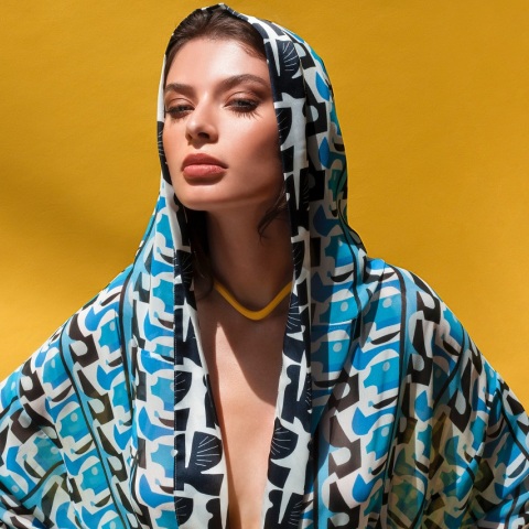 The Artians: Τα χειροποίητα ρούχα της Κωνσταντίνας Καμπισοπούλου