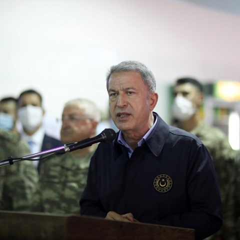 Ο Τούρκος υπουργός Άμυνας, Χουλουσί Ακάρ 