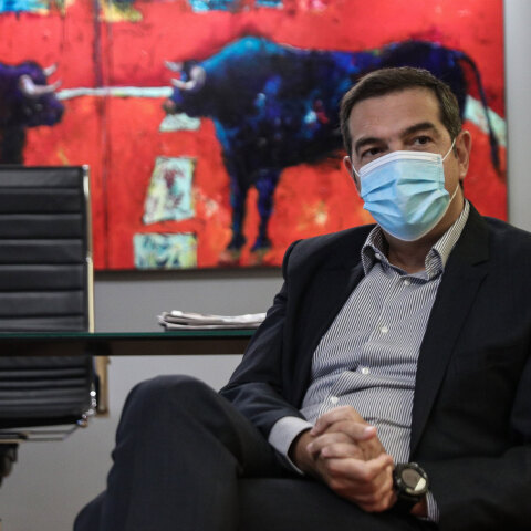 Αλέξης Τσίπρας με μάσκα για τον κορωνοϊό