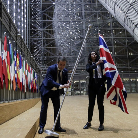 Brexit: Η σημαία της Μεγάλης Βρετανίας αφαιρείται από τις υπόλοιπες των κρατών - μελών της ΕΕ στις Βρυξέλλες