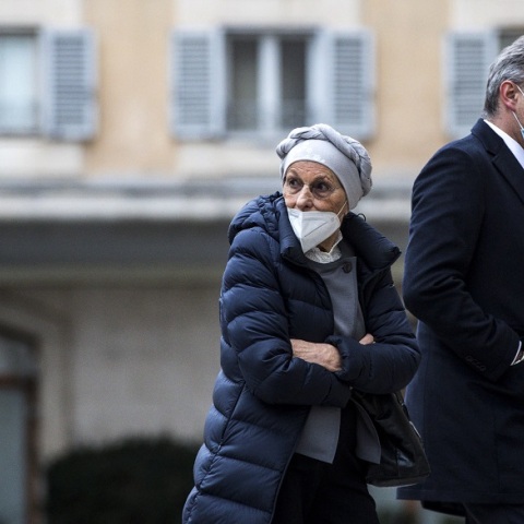 Πολίτες με μάσκα στην Ιταλία