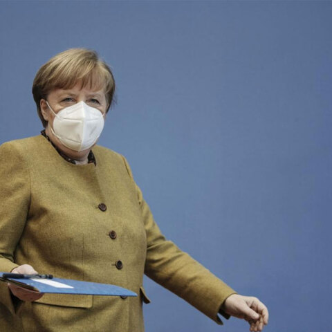 Άνγκελα Μέρκελ με μάσκα για τον κορωνοϊό