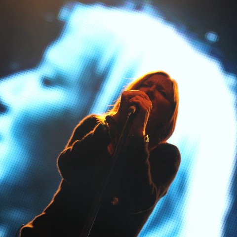 Η τραγουδίστρια Beth Gibbons σε συναυλία