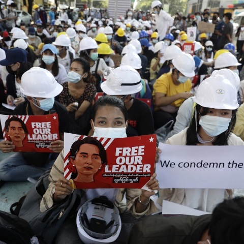 Διαδηλώσεις κατά του πραξικοπήματος στη Μιανμάρ