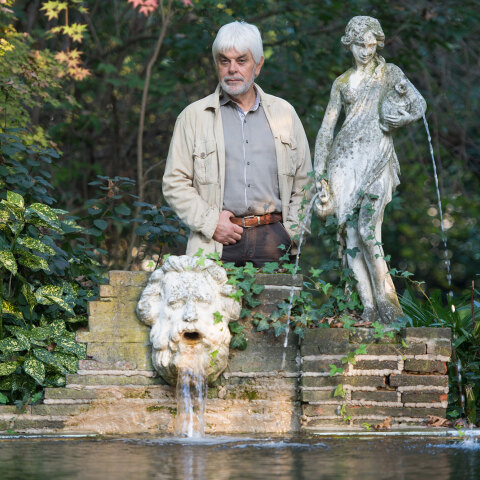 Massimo Valerio Manfredi, Ιταλός συγγραφέας και ιστορικός Author Valerio Massimo Manfredi pose for a portrait session at his mansion on December 12, 2012 in Milan, Italy