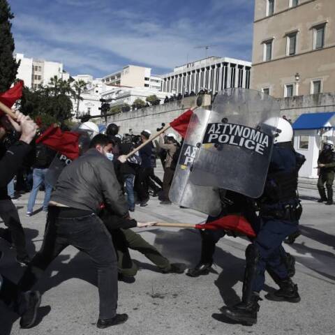 Επεισόδια κατά τη διάρκεια πανεκπαιδευτικού συλλαλητηρίου κατά του νέου νομοσχεδίου του Υπουργείου Παιδείας που προβλέπει αλλαγές στην τριτοβάθμια εκπαίδευση