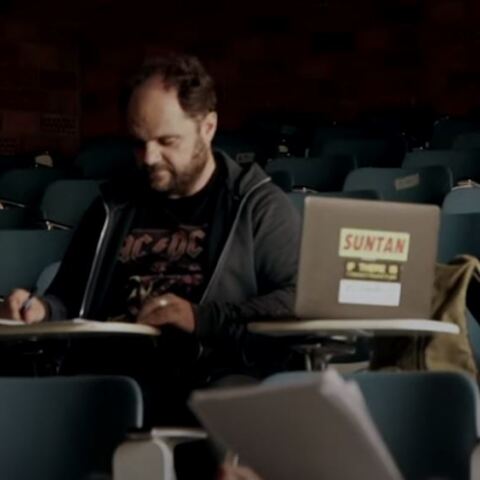 Καρέ από το βίντεο «Αμφιθέατρο του παραλόγου»