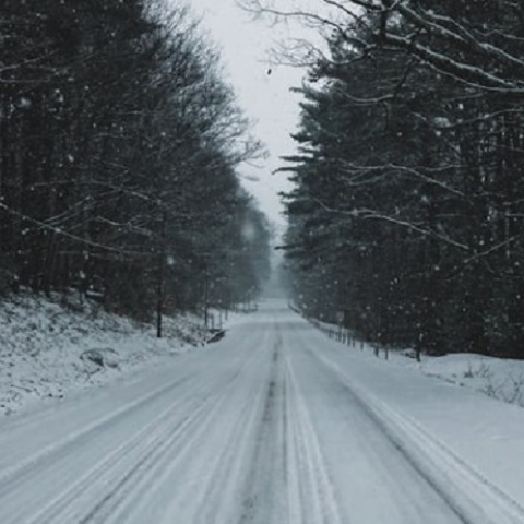Δρόμος καλυμμένος από χιόνι