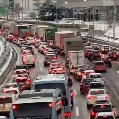 Ακινητοποιημένα οχήματα στην γέφυρα Καλυφτάκη