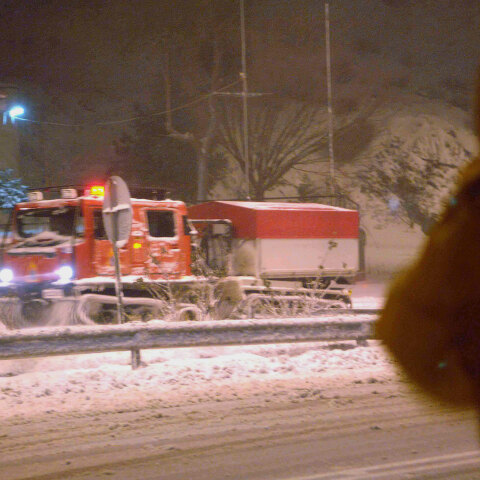 Ερπυστριοφόρο της ΕΜΑΚ (ΦΩΤΟ ΑΡΧΕΙΟΥ) - Μάχη με τον χρόνο για να εντοπιστεί ο 15χρονος στον χιονισμένο Υμηττό