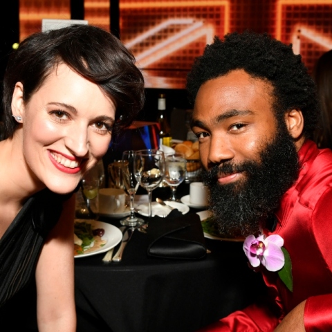 Η Φίμπι Γουόλερ-Μπριτζ και ο Ντόναλντ Γκλόβερ θα πρωταγωνιστήσουν στο τηλεοπτικό ριμέικ «Mr. & Mrs. Smith»