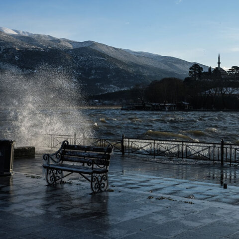 Κακοκαιρία «Μήδεια»: Χιόνια και παγετός στα Ιωάννινα