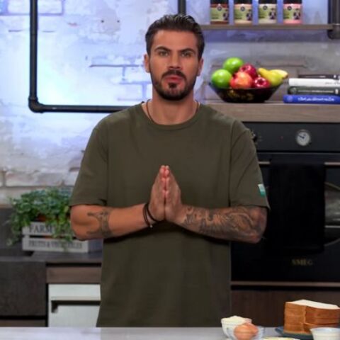 Άκης Πετρετζίκης