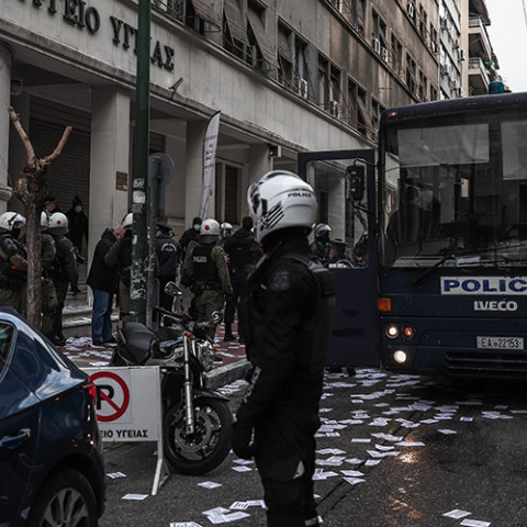 ΕΦΟΔΟΣ ΣΤΟ ΥΠ . ΥΓΕΙΑΣ ΑΛΛΗΛΕΓΓΥΩΝ ΣΤΟΝ ΔΗΜ. ΚΟΥΦΟΝΤΙΝΑ ΠΟΥ ΠΡΑΓΜΑΤΟΠΟΙΕΙ ΑΠΕΡΓΙΑ ΠΕΙΝΑΣ