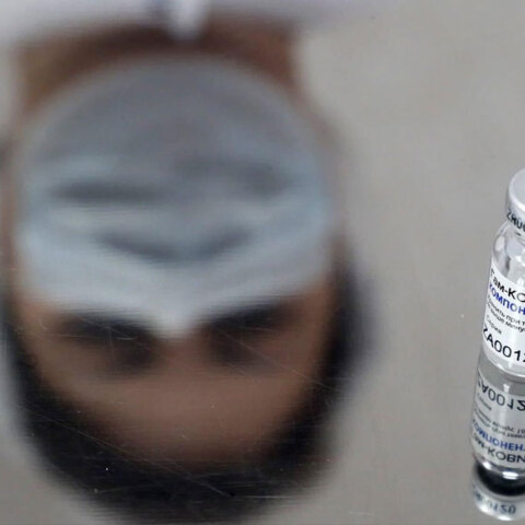 Μετά το ρωσικό εμβόλιο Sputnik-V, η Μόσχα δοκιμάζει το Sputnik-light